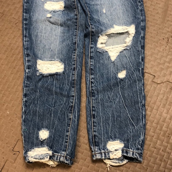 Never worn garage ripped mom jeans - Picture 3 of 5